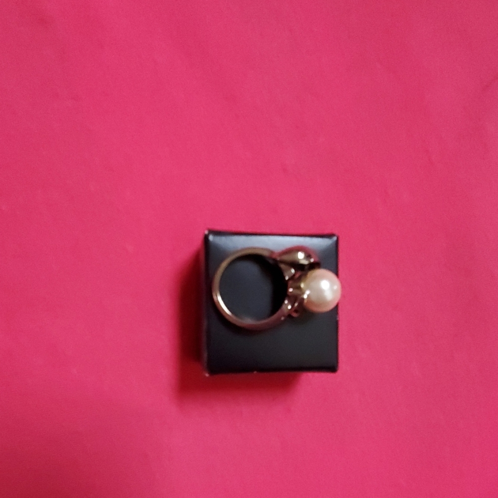 Nessia Cream Pearl Statement Ring